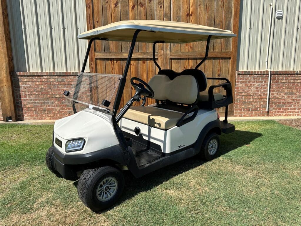 white 2018 club car 11-12-24