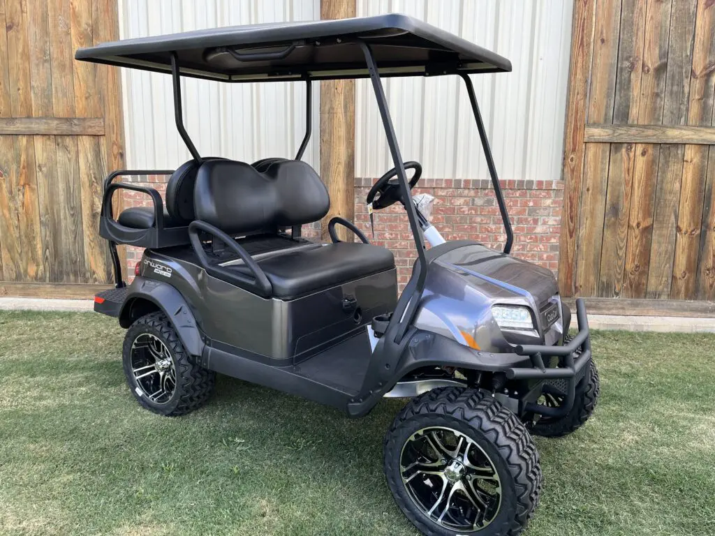 brown:silver new club car