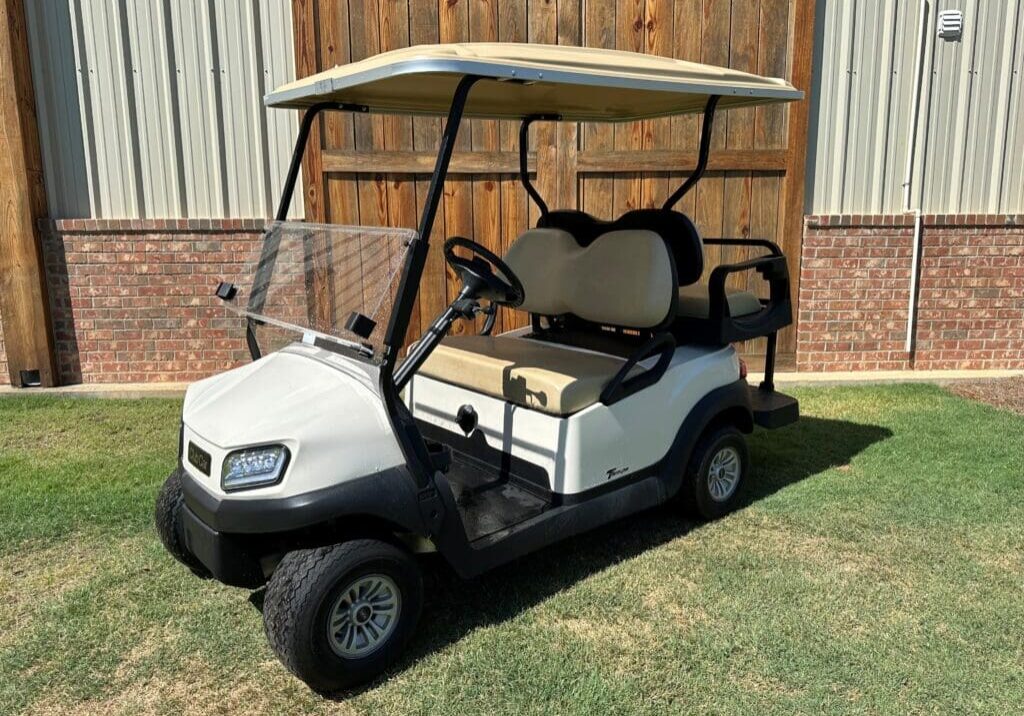 white 2018 club car 11-12-24